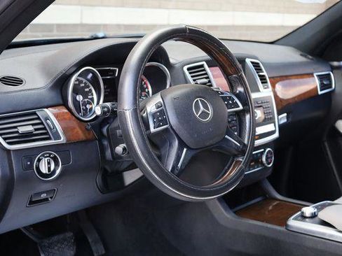 Used 2015 Mercedes-Benz GL 550 4MATIC image 16