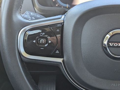 Certified 2023 Volvo XC90 B5 Plus image 32