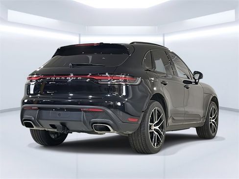 Certified 2025 Porsche Macan image 7