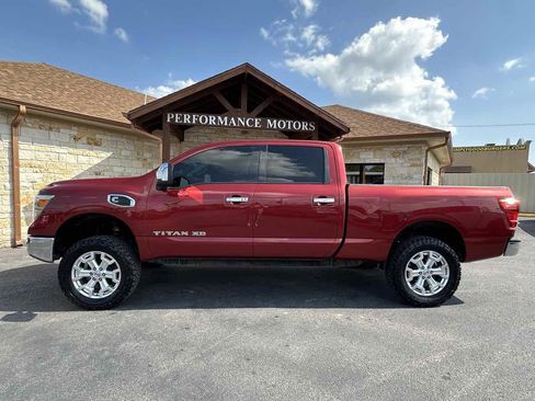 Used 2016 Nissan Titan SL image 2