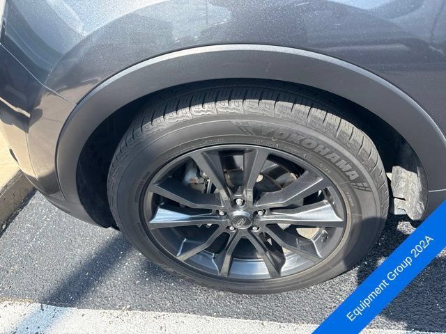 Used 2018 Ford Explorer XLT w/ Equipment Group 202A FWD image 3