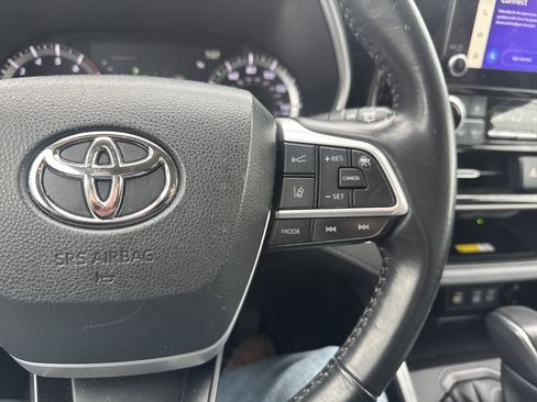 Used 2023 Toyota Highlander XLE image 20