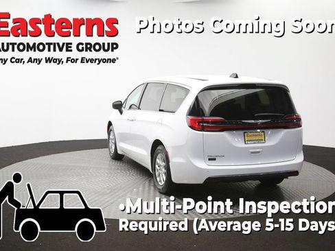 Used 2023 Chrysler Pacifica Touring-L FWD image 67