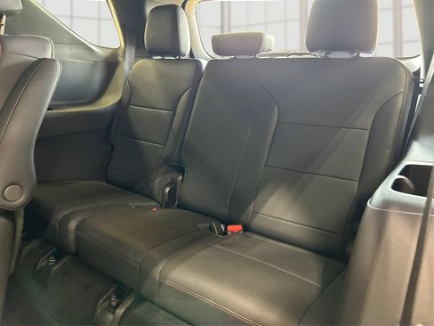 Used 2025 Chevrolet Traverse Z71 AWD/4WD image 30
