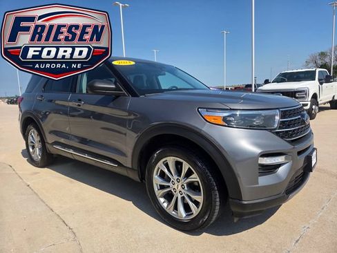 Used 2021 Ford Explorer XLT w/ Equipment Group 202A AWD/4WD image 3