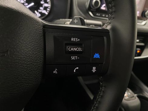 Used 2025 Nissan Rogue SV image 18