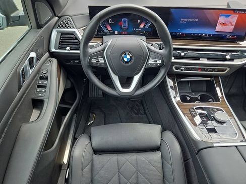 Used 2024 BMW X5 xDrive40i w/ Premium Package AWD/4WD image 11