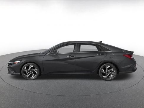 Used 2025 Hyundai Elantra SEL FWD image 3