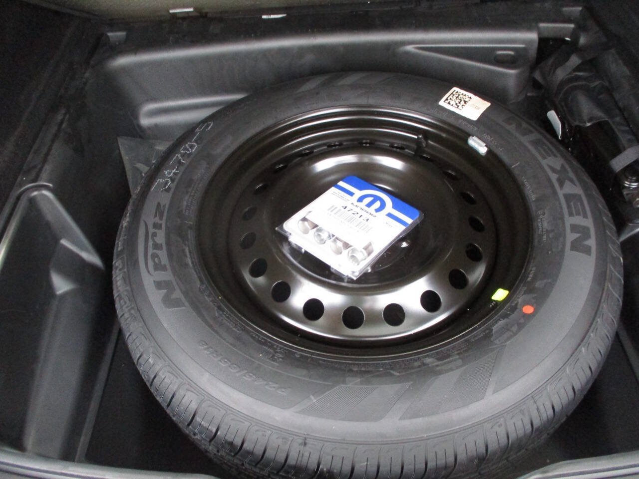 Used 2023 Jeep Grand Cherokee Overland AWD/4WD image 36