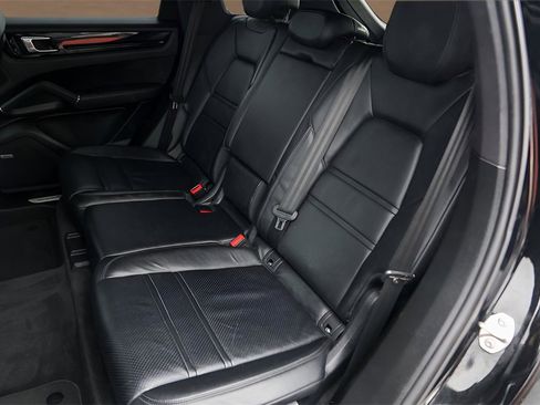 Used 2020 Porsche Cayenne S image 16