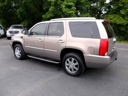 Used 2007 Cadillac Escalade AWD w/ Information Package image 5