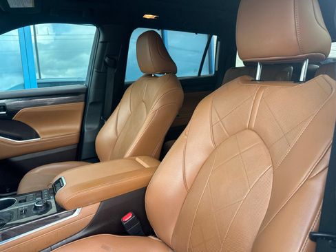 Used 2021 Toyota Highlander Platinum AWD/4WD image 6