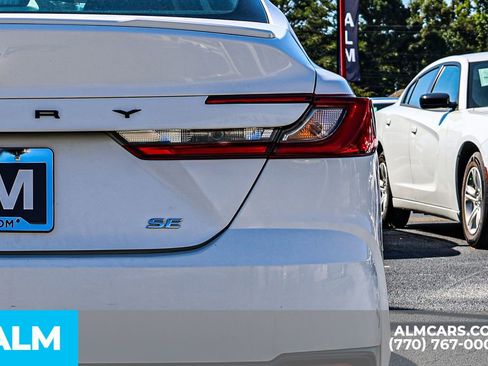 Used 2025 Toyota Camry SE image 15