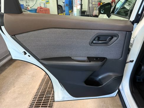 Used 2021 Nissan Rogue S AWD/4WD image 22