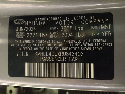 Used 2024 Hyundai Elantra SE FWD image 33