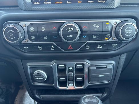 Used 2022 Jeep Wrangler Unlimited Sport image 24
