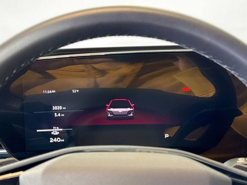 Used 2025 Audi A6 e-tron Premium Plus w/ Premium Plus image 12