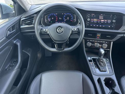 Used 2019 Volkswagen Jetta SEL w/ Cold Weather Package FWD image 8