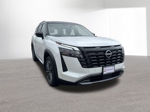 Certified 2026 Nissan Pathfinder Platinum AWD/4WD image 3
