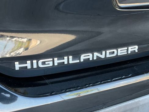 Used 2020 Toyota Highlander XLE FWD image 17