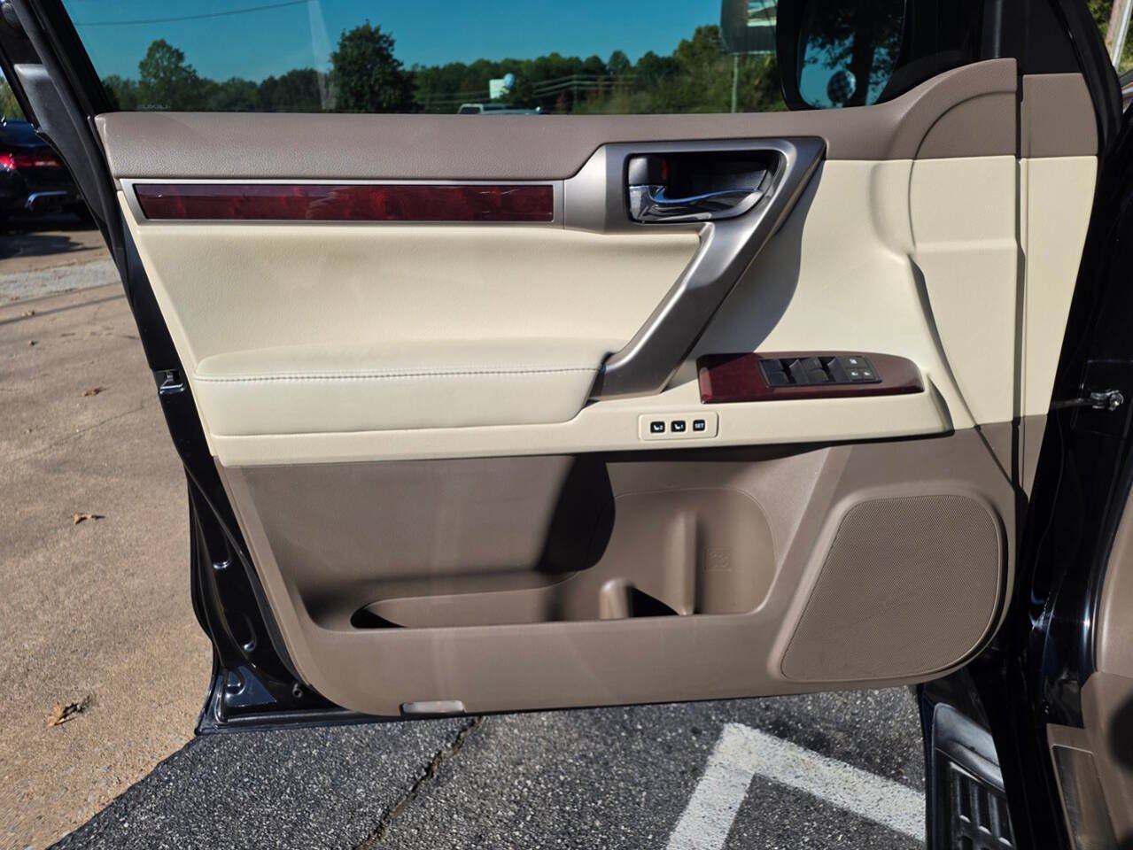 Used 2015 Lexus GX 460 w/ Premium Package AWD/4WD image 14