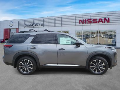 New 2026 Nissan Pathfinder Platinum w/ Accent Package