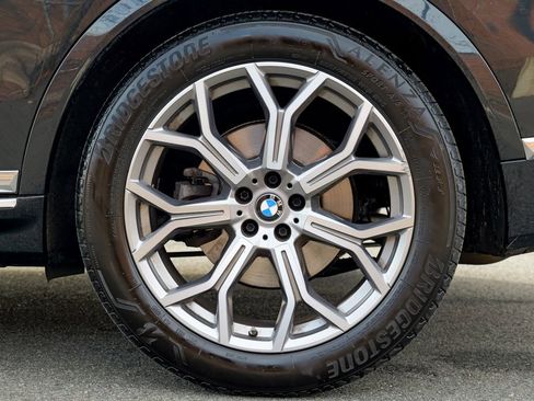 Used 2023 BMW X7 xDrive40i w/ Premium Package image 14