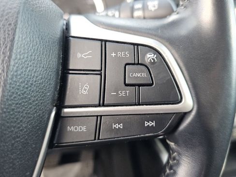 Used 2023 Toyota Highlander XLE AWD/4WD image 14