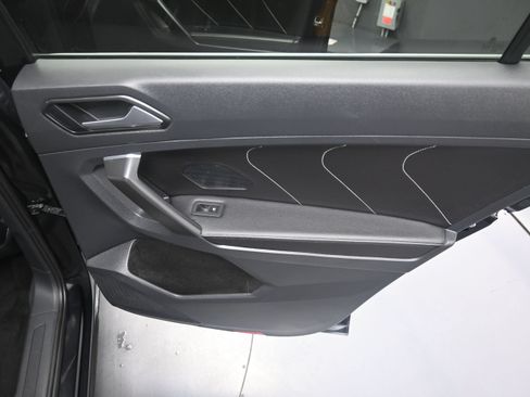 Used 2023 Volkswagen Tiguan SE AWD/4WD image 21