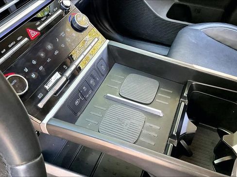 Used 2024 Hyundai Santa Fe Limited image 15