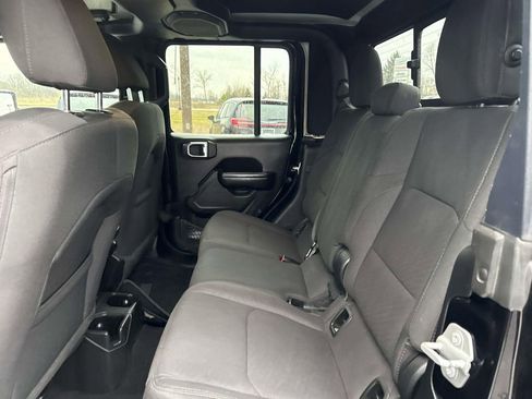 Used 2021 Jeep Gladiator Willys image 10