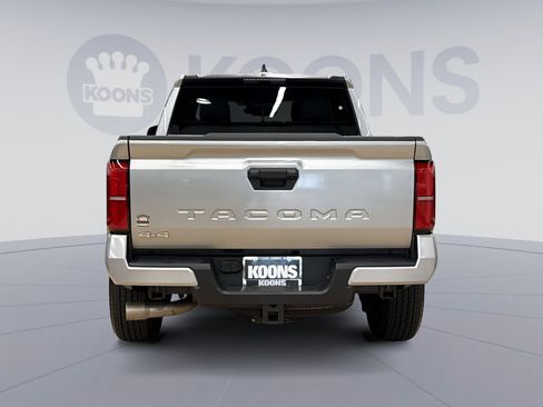 Used 2024 Toyota Tacoma SR5 AWD/4WD image 10