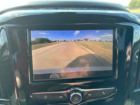 Used 2022 Chevrolet Traverse LT FWD image 14
