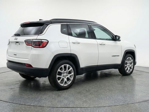 Used 2025 Jeep Compass Limited AWD/4WD image 9