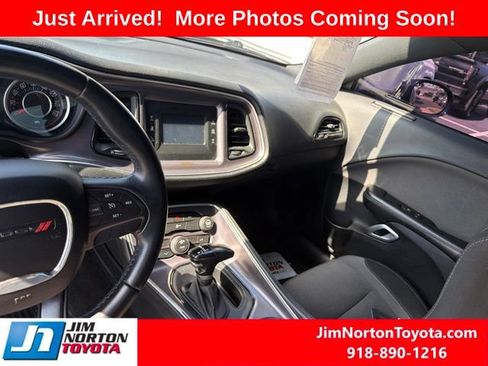 Used 2015 Dodge Challenger SXT RWD image 12