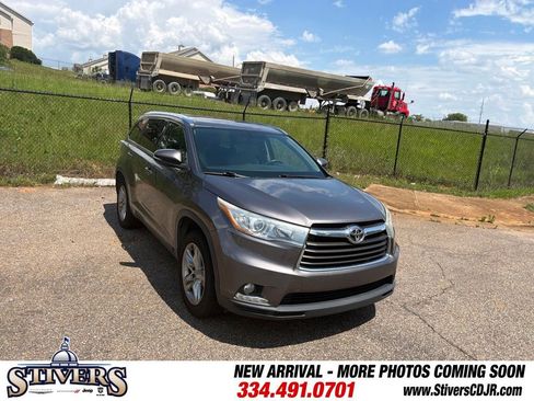 Used 2014 Toyota Highlander Limited FWD image 2