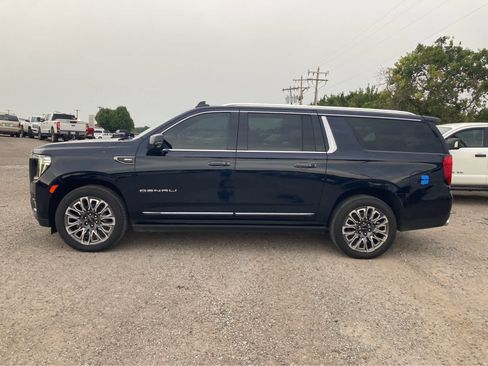 Used 2023 GMC Yukon XL Denali Ultimate AWD/4WD image 9