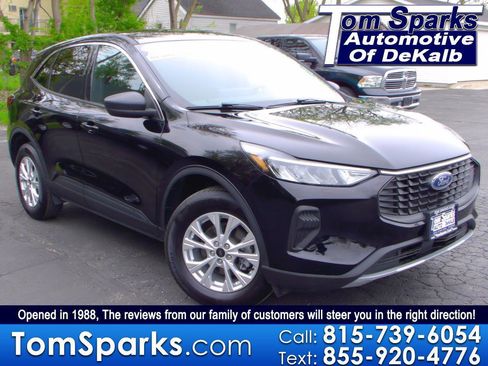 Used 2023 Ford Escape Active w/ Tech Pack #1 AWD/4WD image 1