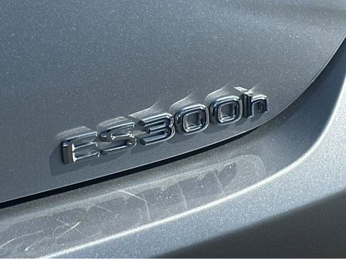 Used 2022 Lexus ES 300h w/ Premium Package image 41