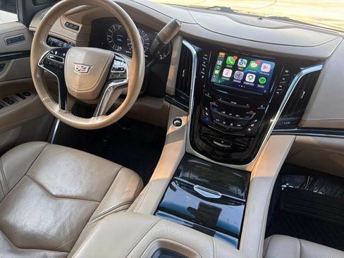 Used 2019 Cadillac Escalade ESV Platinum AWD/4WD image 28