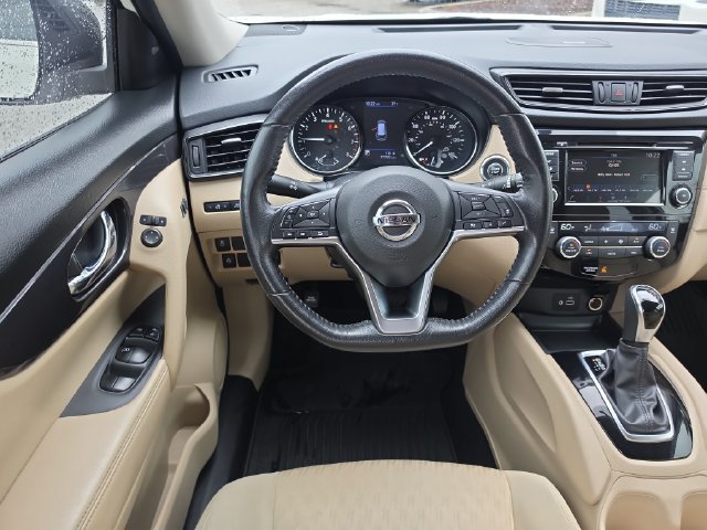 Used 2018 Nissan Rogue SV w/ Sun & Sound Touring Package FWD image 14