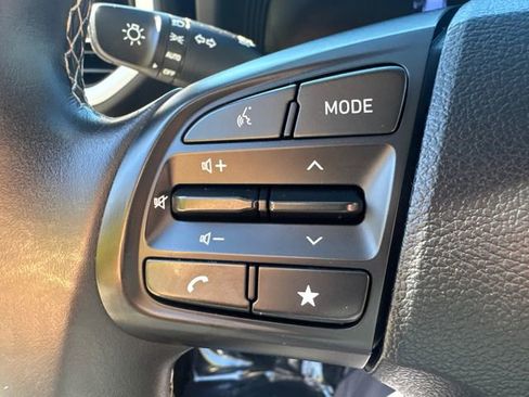 Used 2024 Hyundai Venue Limited image 30