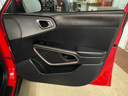 Used 2022 Kia Soul LX w/ Technology Package FWD image 18