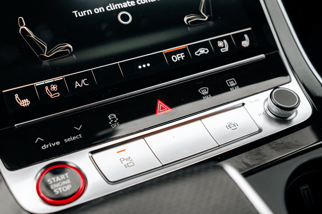 Used 2022 Audi RS Q8 AWD/4WD image 32