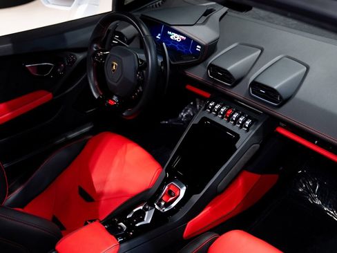 Used 2023 Lamborghini Huracan EVO image 35