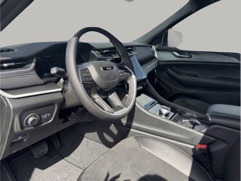 New 2025 Jeep Grand Cherokee L Altitude image 18