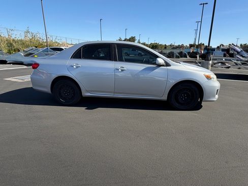 Used 2013 Toyota Corolla LE FWD image 2