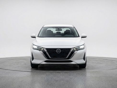 Used 2025 Nissan Sentra SV FWD image 2