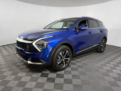 Used 2024 Kia Sportage EX image 3