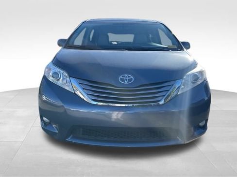 Used 2017 Toyota Sienna XLE Premium image 10